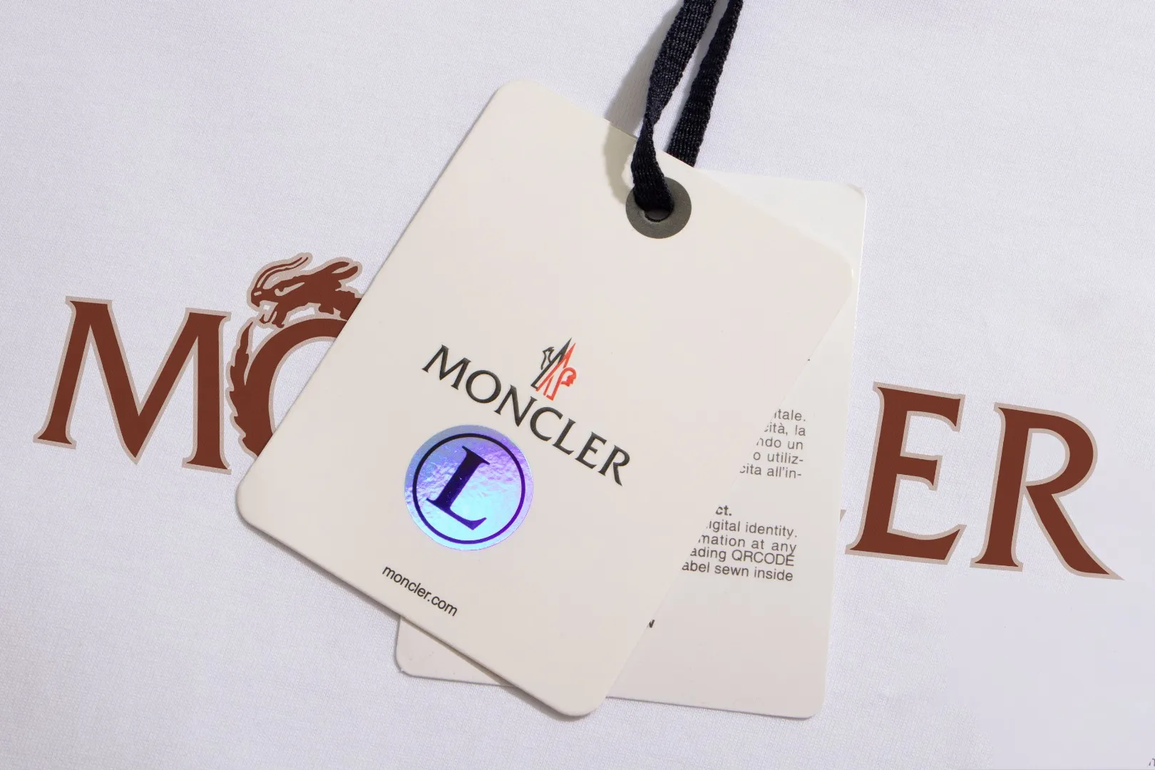 Quality《Moncler~ 》2024New Arrival T , Versatile Quality . ‼ 32 250G ‼ T 🤪 Sizes：S-M-L-XL-2XL ：Black White 、 Same Style